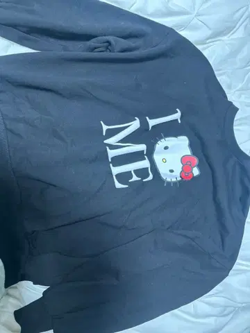 Hello Kitty I ME 블랙 맨투맨