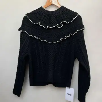FURFUR 프릴 부착 블랙 니트 스웨터