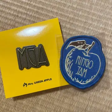 Mrs. GREEN APPLE 배지와 와펜