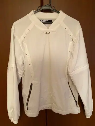 Oakley 화이트 긴팔 자켓 M