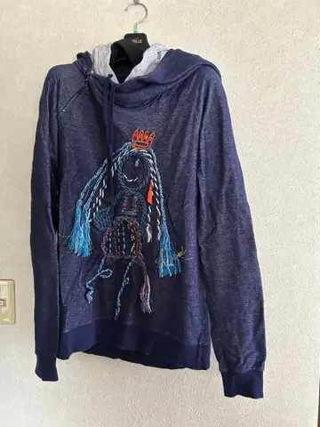 Desigual(데시구알) 후드 부착 트레이닝복