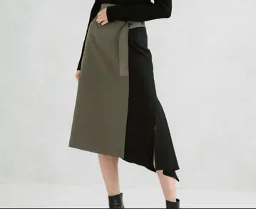 UNITED TOKYO 백 턱 스커트