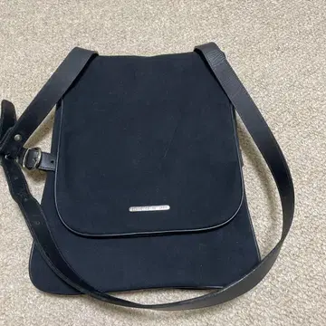 꼼카듀모드 블랙 숄더백