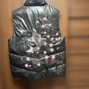 카라쿠리타마시 잉어 자수 베스트 M