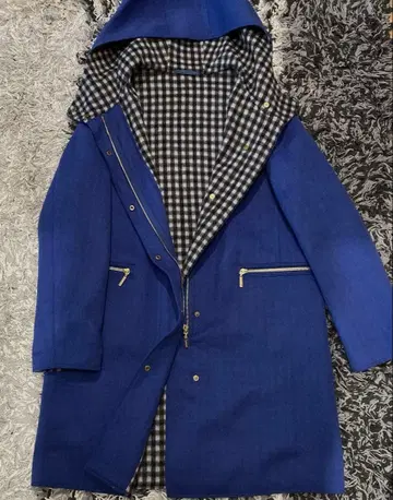 컨디션 최상 아쿠아 스큐텀 후드 부착 파랑 롱 코트 한 겹