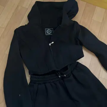 블랙 크롭 후드티 조거 팬츠 세트