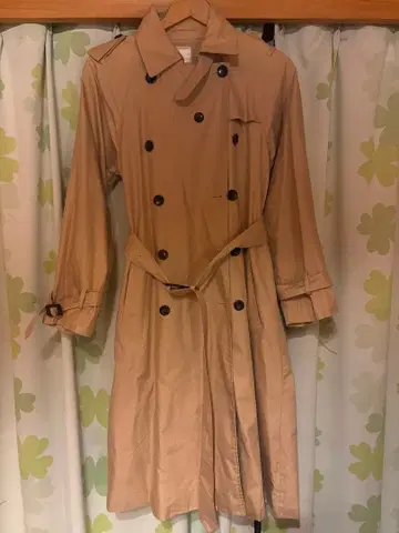 테치치 베이지 트렌치코트 버클 포함