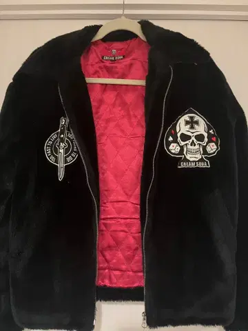 CREAM SODA 스컬 자수 퍼 자켓