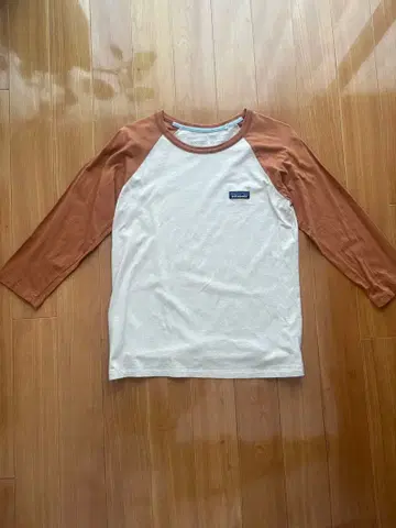 patagonia (파타고니아) 래글런 슬리브 T셔츠