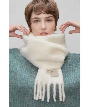 FURLA [WEB 한정판] 샤기 볼륨 머플러