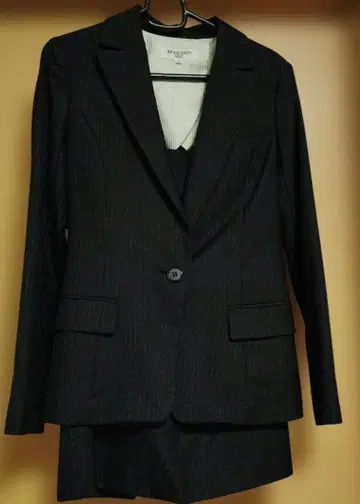 NATURAL BEAUTY BASIC 스트라이프 수트 S