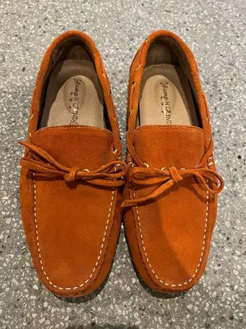 Bump N' Grind 오렌지 스웨이드 모카신