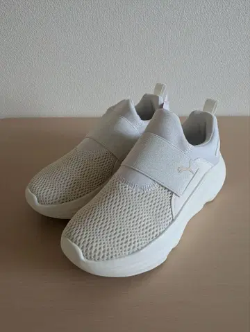 [ 미사용 새상품 ] 푸마 플 우루 680 슬립온 22.5