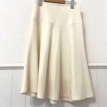 미미그랑 아이보리 플레어 스커트 무릎 기장