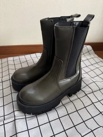 통굽 사이드 고어 부츠 올리브 그린