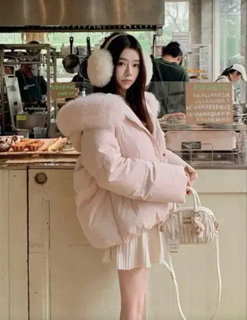 새상품 SNS에서 인기 핑크 볼륨 퍼 다운 자켓 SHIEN