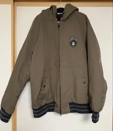 후드 부착 카키 점퍼 L 사이즈