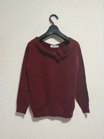 택 포함 새상품. 쿠튀르 브로치 디자인 니트