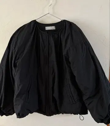 오드리 앤 존 웨드 블랙 다운 자켓