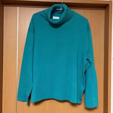 레어 에메랄드 그린 터틀넥 니트 사이드 슬릿 포함 남성용