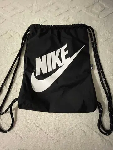 나이키 냅색 블랙 로고