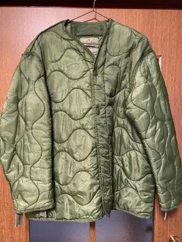 올리브 그린 퀼팅 밀리터리 자켓