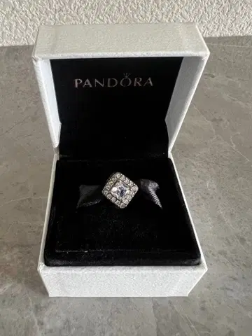 미사용 새상품 Pandora 스퀘어 참