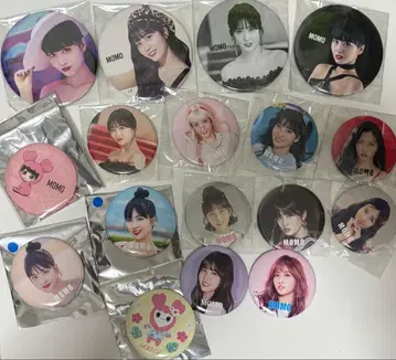 TWICE 모모 캔 배지 세트