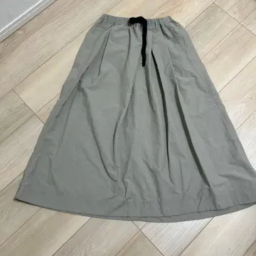 새상품급 그라미치 롱 스커트 양쪽 사이드 포켓 베이지 S