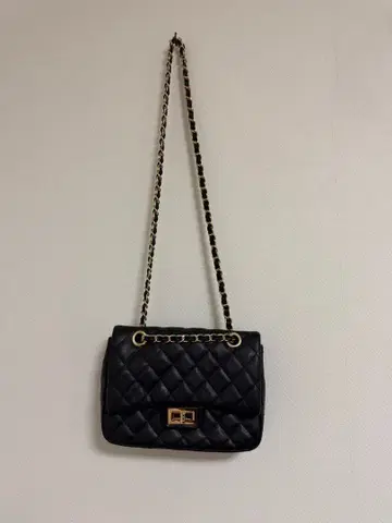 블랙 퀼팅 숄더백