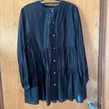 LAURA ASHLEY 블랙 셔츠 40