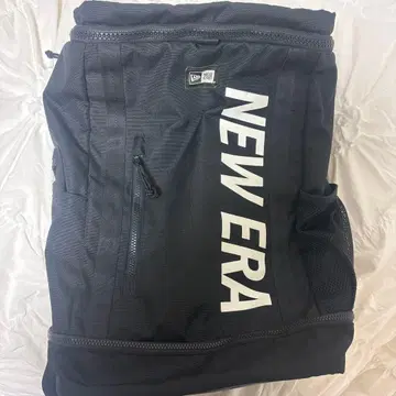NEW ERA 블랙 백팩