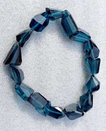 런던 블루 토파즈 텀블 컷 팔찌