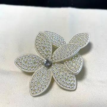 플러스 반돔 인조 펄 브로치