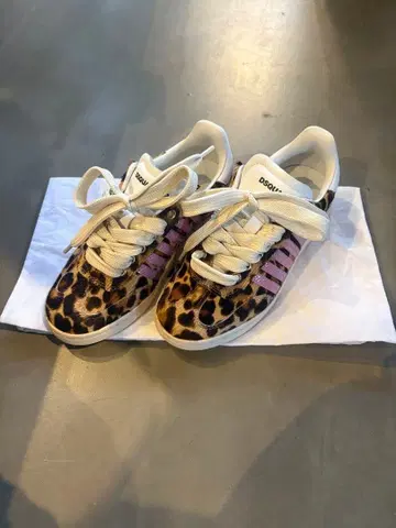 귀중 DSQUARED2 스니커즈 36 수납 가방 포함 이탈리아제 레오파드
