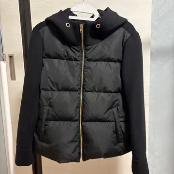 후드 부착 블랙 다운 자켓