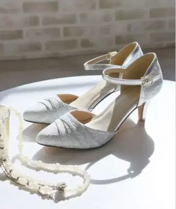 아몬드 토 세퍼레이트 레이스 펌프스