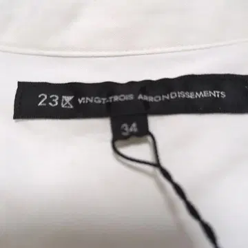 23K 화이트 긴팔 셔츠 34 사이즈 정가 14300엔