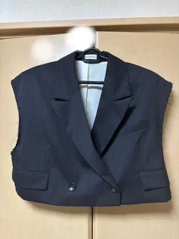 MAISON SPECIAL 컷 오브 쇼트 질레