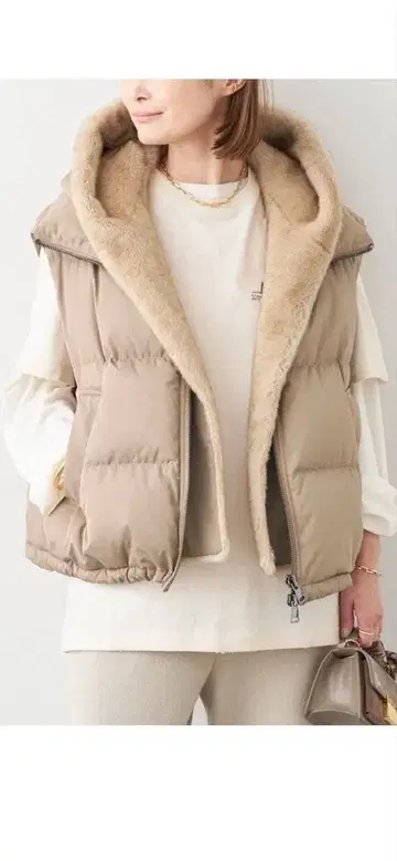 [ 새상품 택 포함 ] 두지엠 클라세 다운 베스트 마이 화이트 베이지