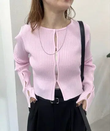 라운드 슬릿 니트 리브 크롭 기장