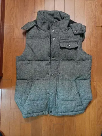 후드 부착 그레이 다운 베스트