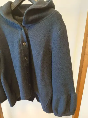 후드 부착 네이비 자켓