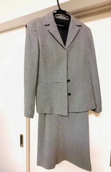 엘리트 모델스 하운드투스 패턴 수트 화이트 블랙