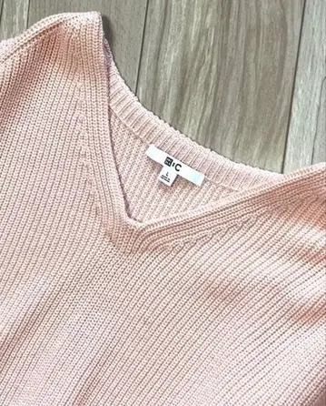 [새상품급] 유니클로C V넥 숏 스웨터 L 핑크 크롭 니트