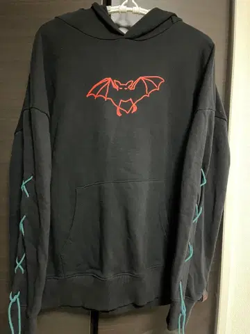 요네즈켄시 박쥐 후드티 L 사이즈