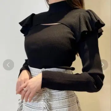 데콜테 오픈 프릴 니트