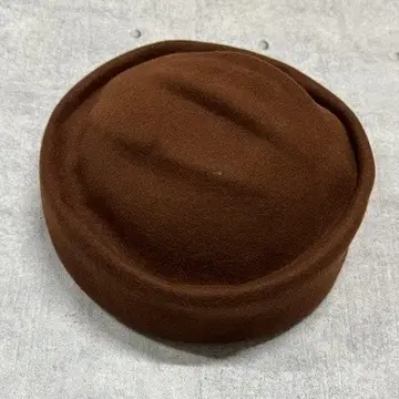 새상품 8690엔 PAESAGGIO DELLA TOSCANA 토크 모자