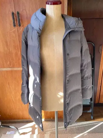 UNIQLO 그레이 다운 자켓 심리스 후드 부착