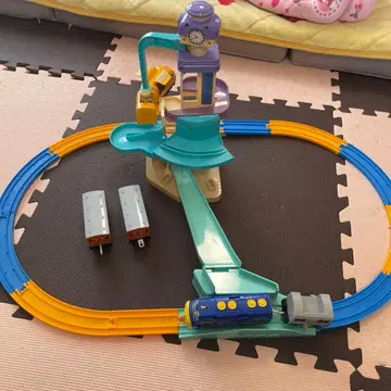 채깅턴 시계탑 프라레일 세트 기관차와 여객차 2량 프라레일